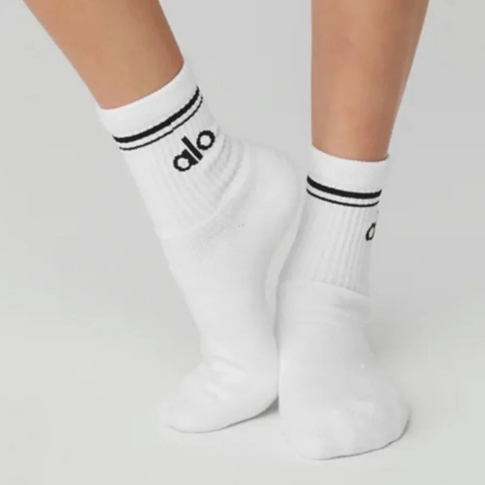 ALO Yoga‎ Unisex Half-Crew Socks in White/Black - NEW